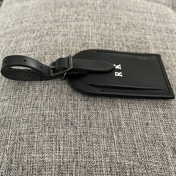 Louis Vuitton black luggage tag customised with embossed initials “RK” in silver - Picture 3 of 5
